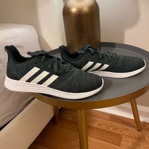 NEW !! ⭐️ ADIDAS SNICKERS size 7.5